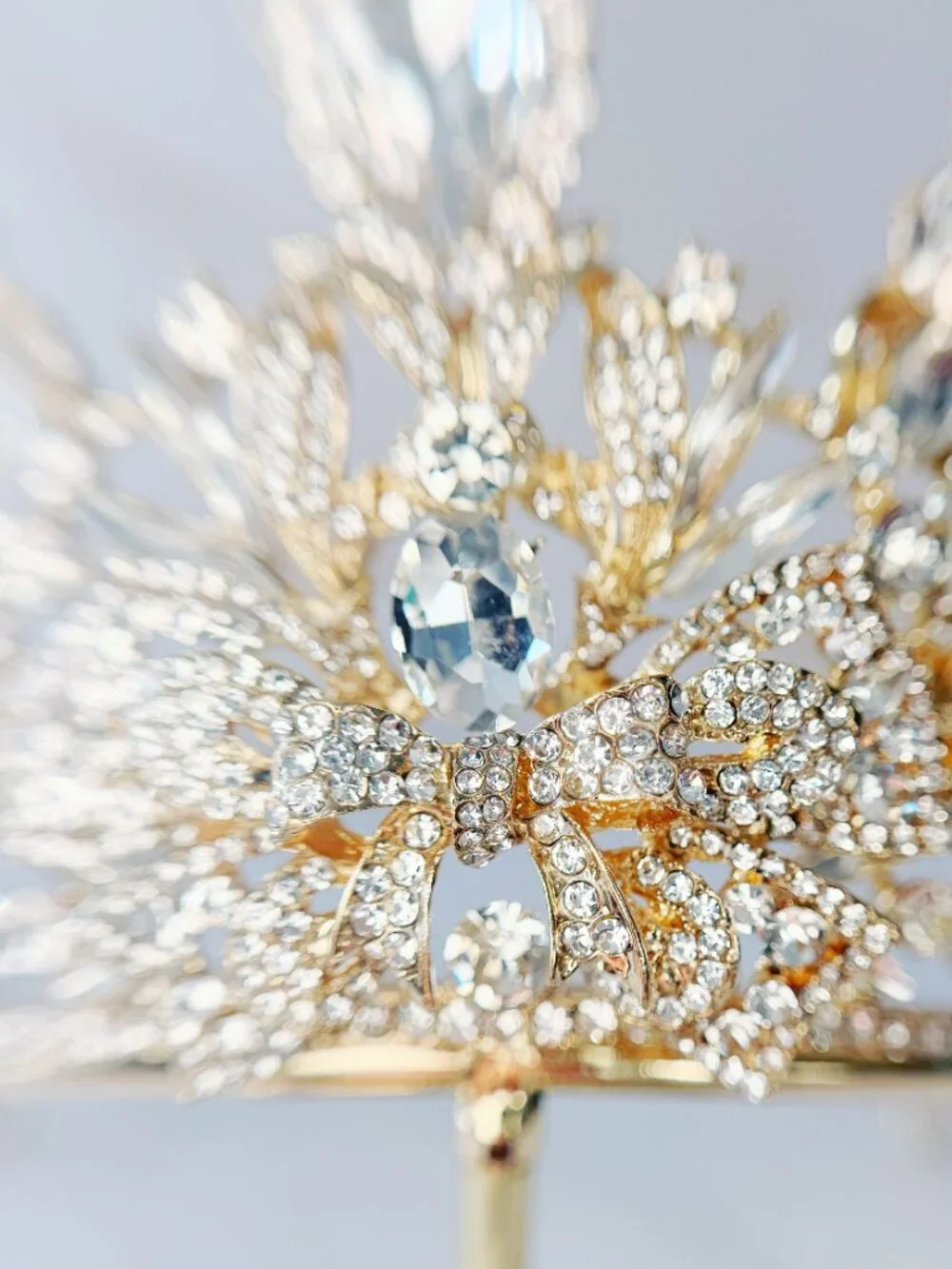 Vintage Gold Crystal Tiara Crown for Bridal Wedding, Pageants and Quinceañeras